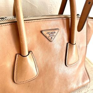 SOLD ⭐️Authentic Prada handbag!